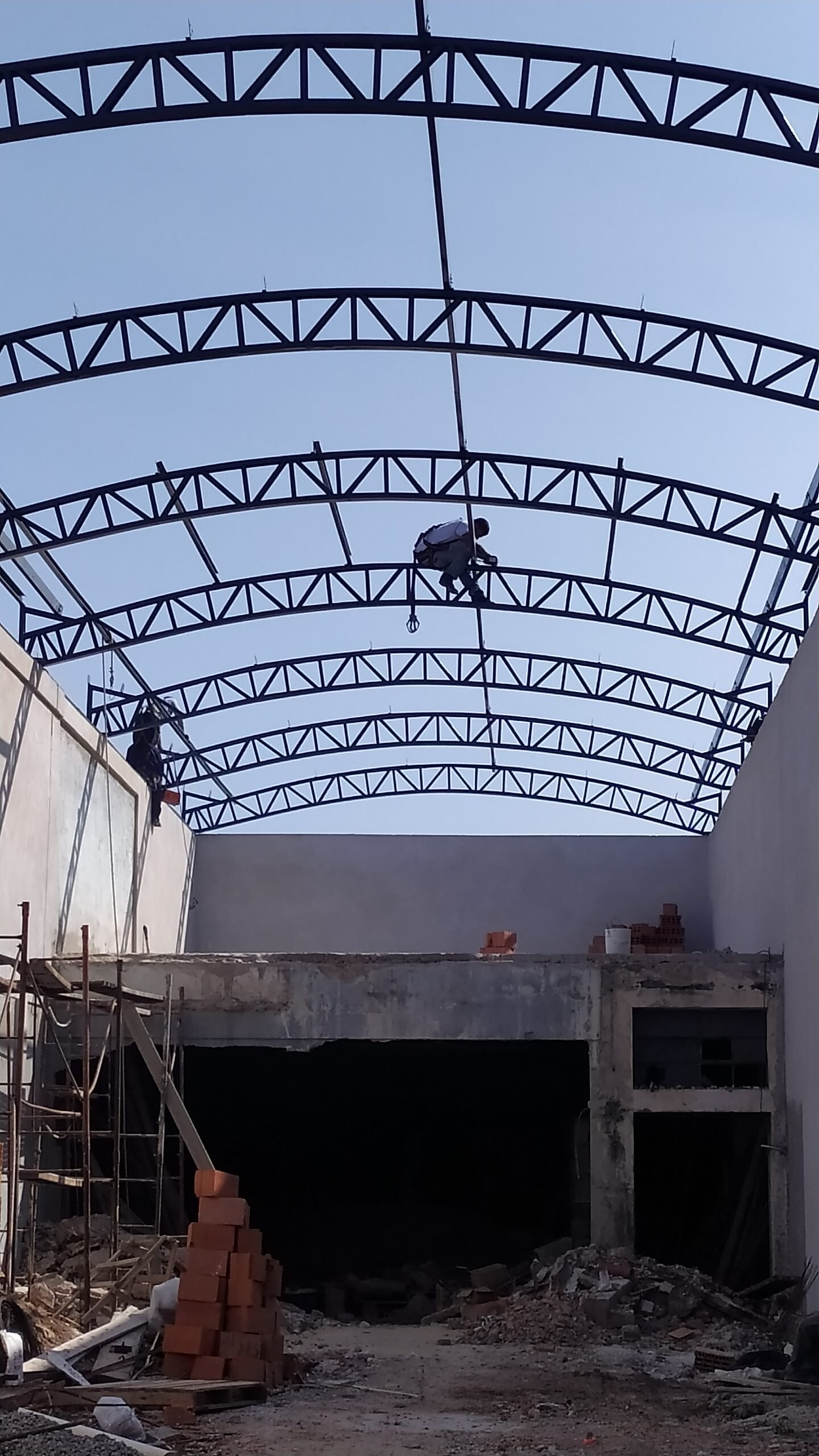 Galpón San Martín, depósito con cubierta parabólica