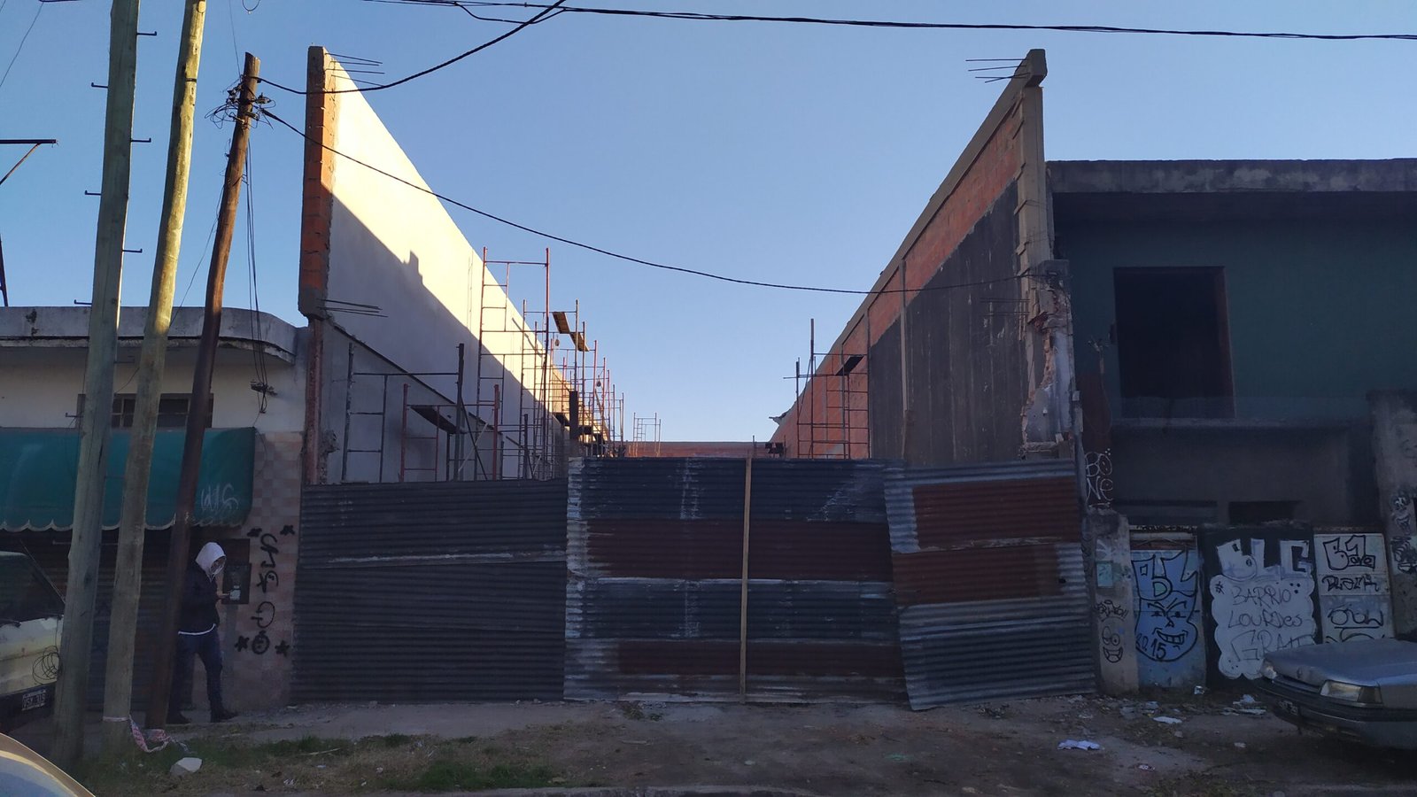 Galpón San Martín, depósito con cubierta parabólica