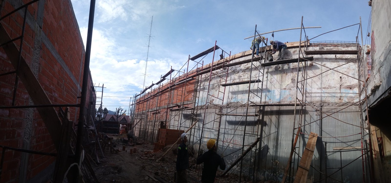 Galpón San Martín, depósito con cubierta parabólica