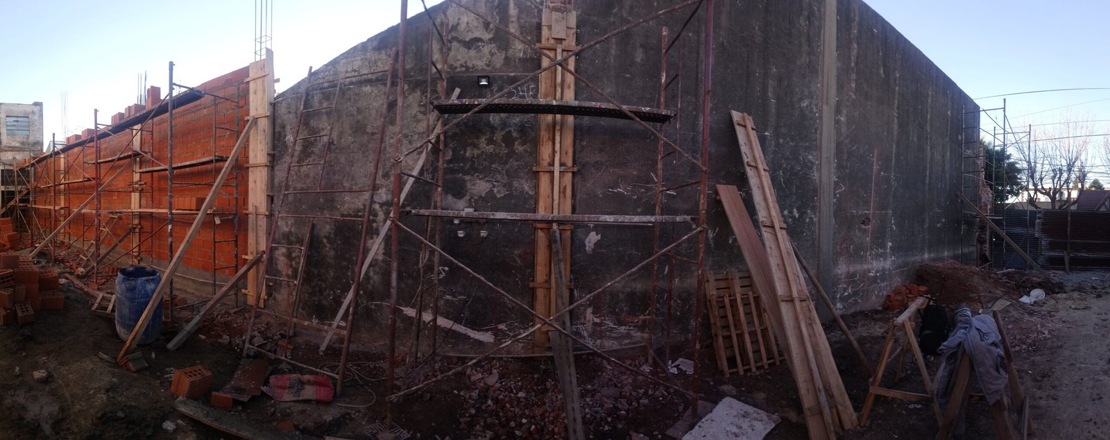 Galpón San Martín, depósito con cubierta parabólica