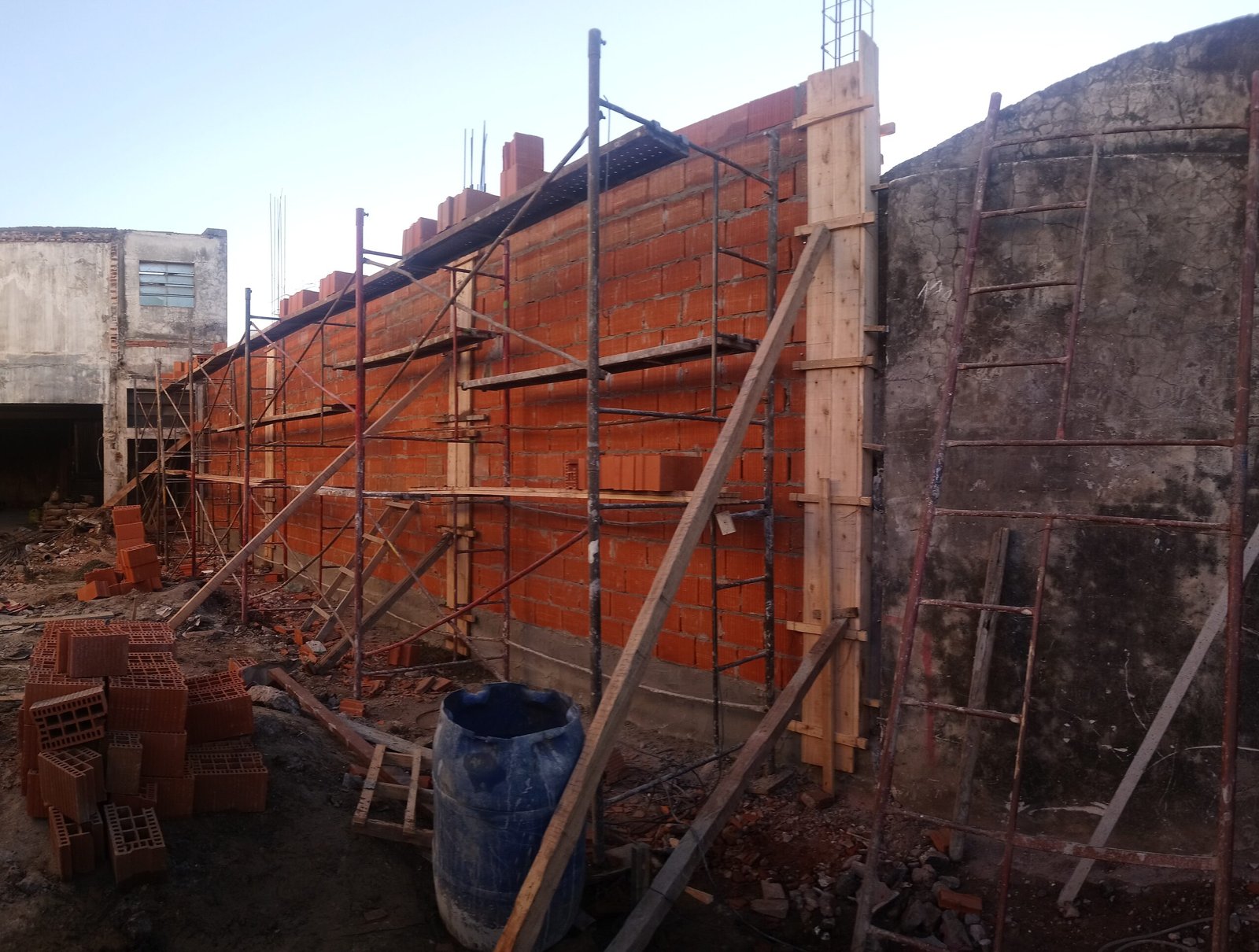 Galpón San Martín, depósito con cubierta parabólica