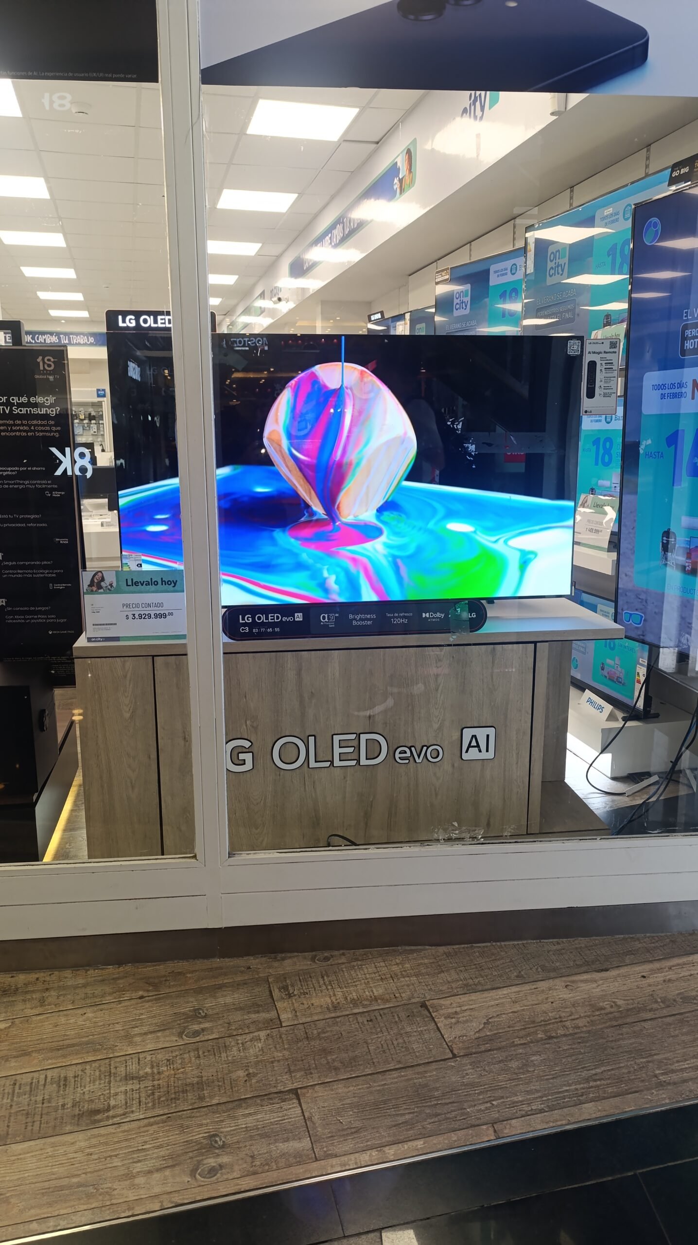 LG, mobiliario de exhibición en punto de venta