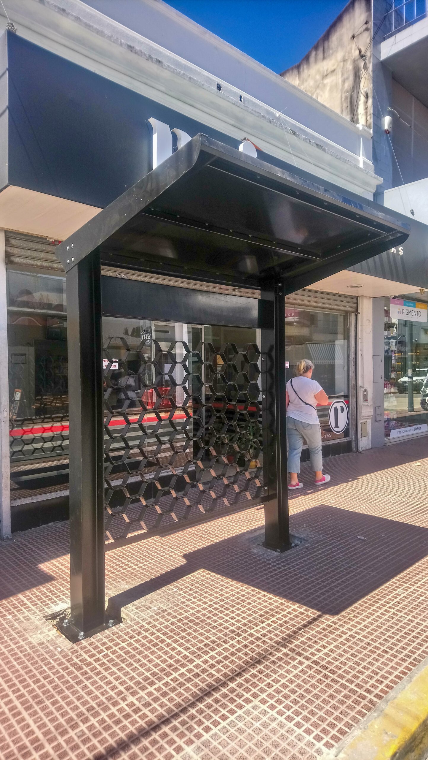 Centros comerciales San Martín, vereda renovada y equipamiento urbano