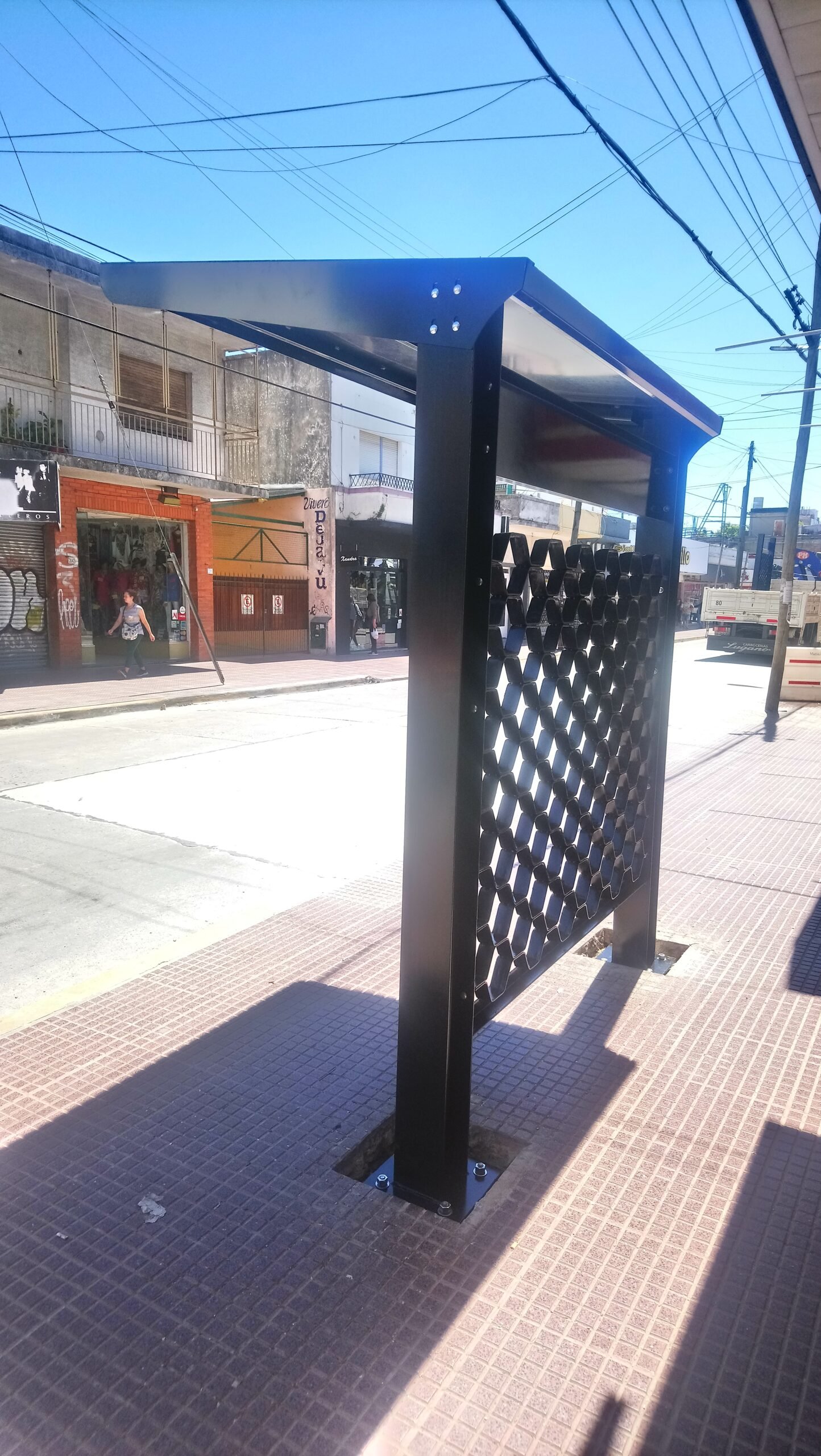 Centros comerciales San Martín, vereda renovada y equipamiento urbano