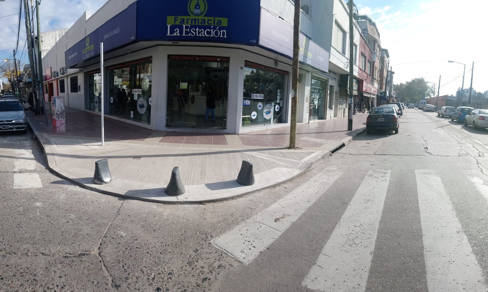 Centros comerciales San Martín, vereda renovada con nuevo equipamiento urbano