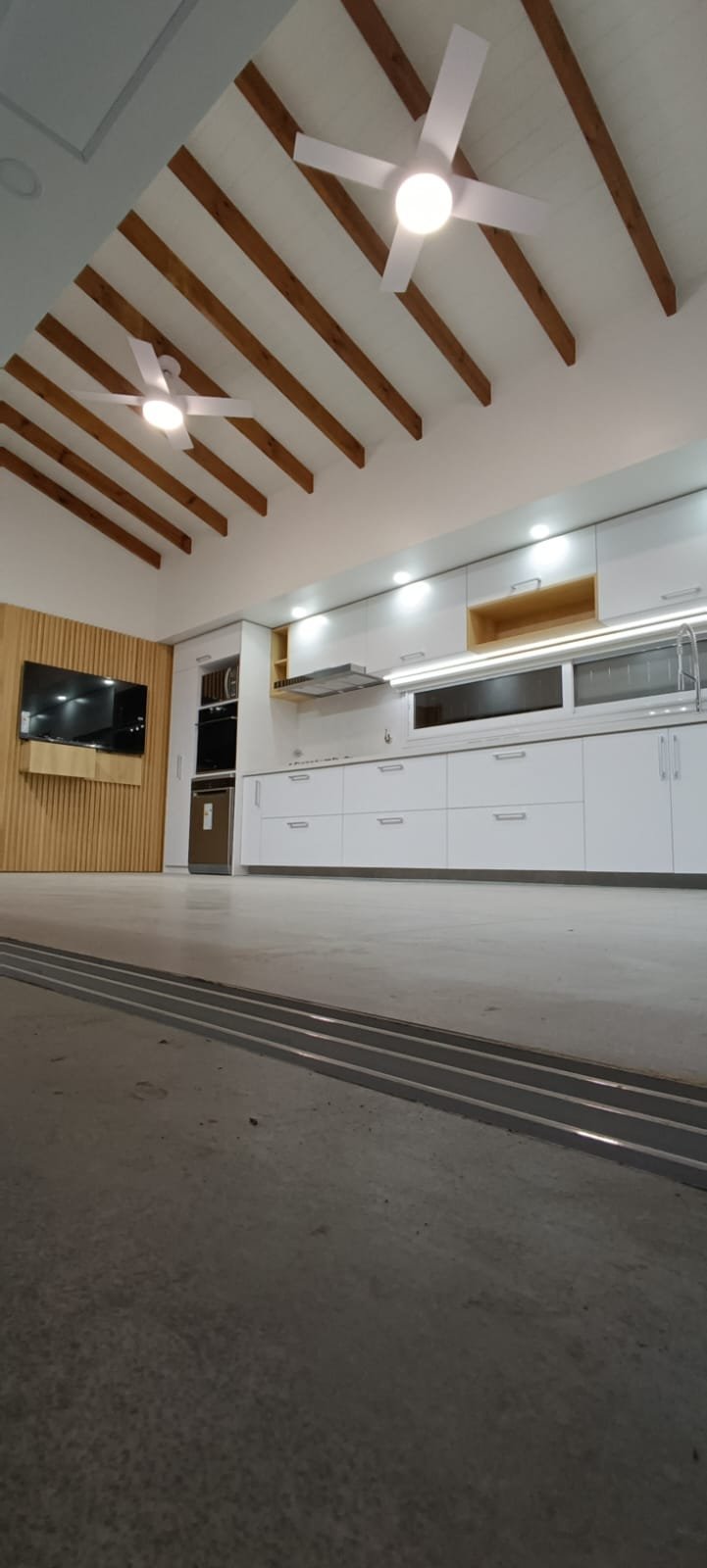 Casa Leloir, pileta y espacio exterior