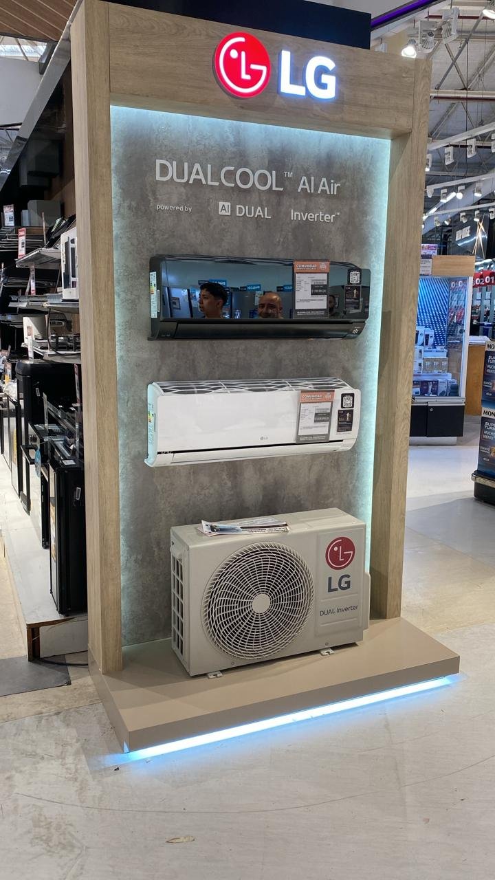 LG, mobiliario de exhibición en punto de venta