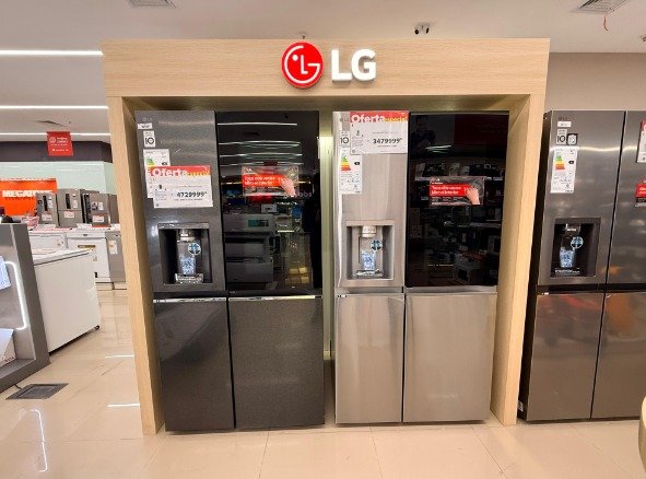 LG, mobiliario de exhibición en punto de venta