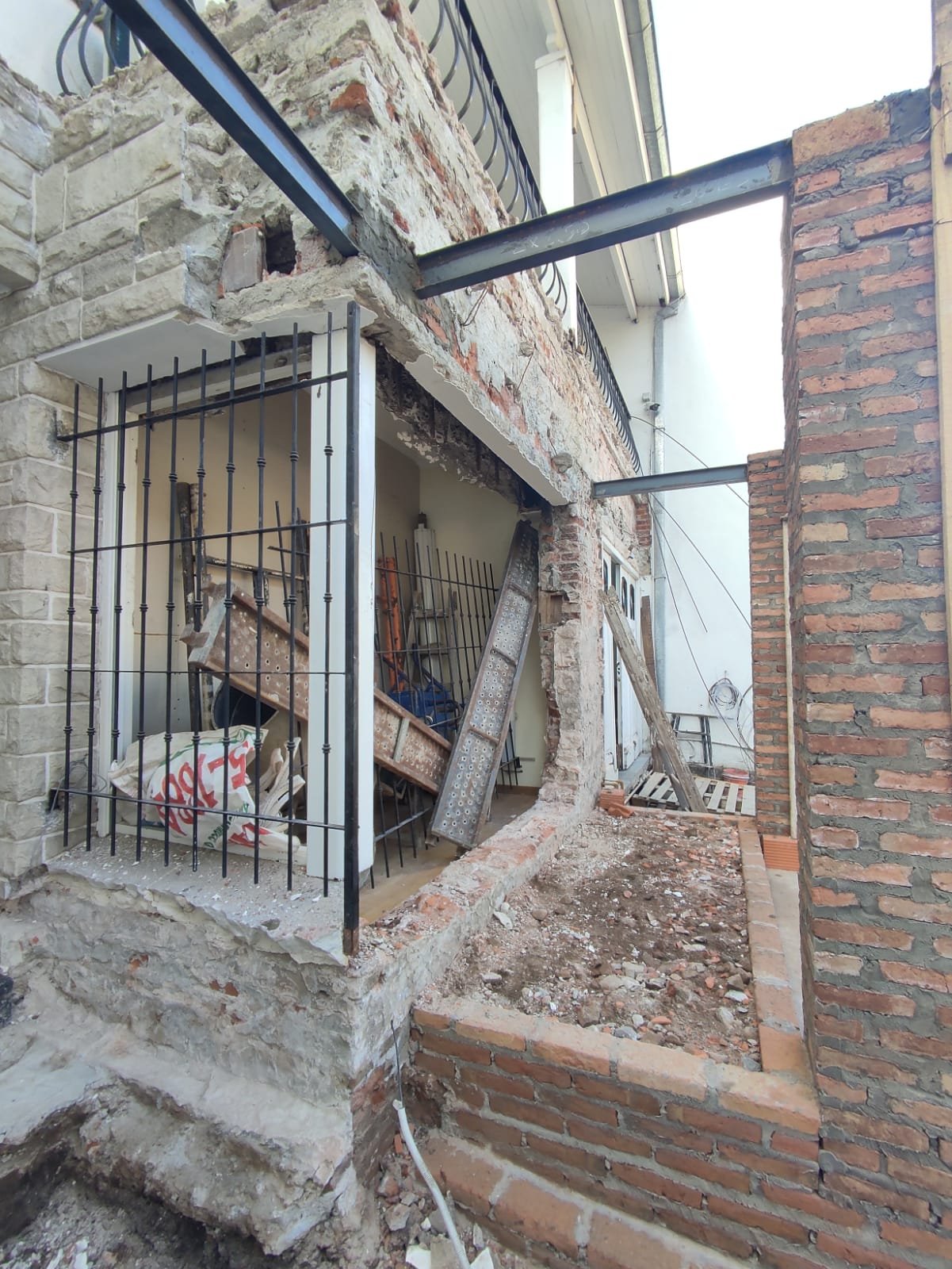 Casa Libertad, frente y cochera